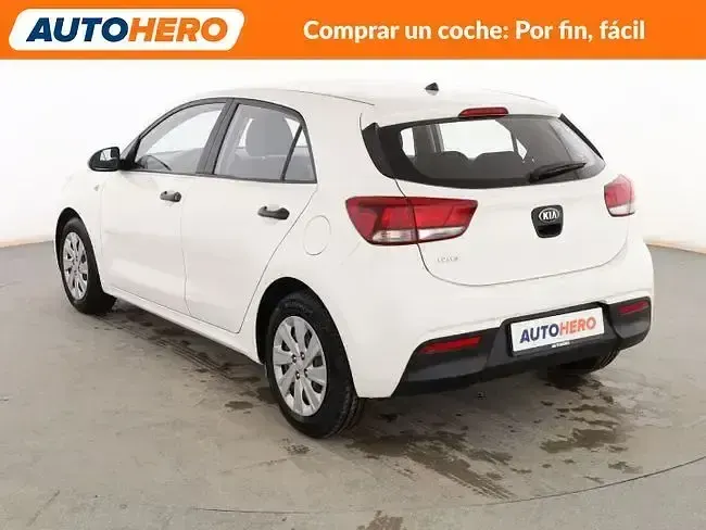 Usado Kia Rio 85 CV (62 kW) 2017 Blanco Berlina