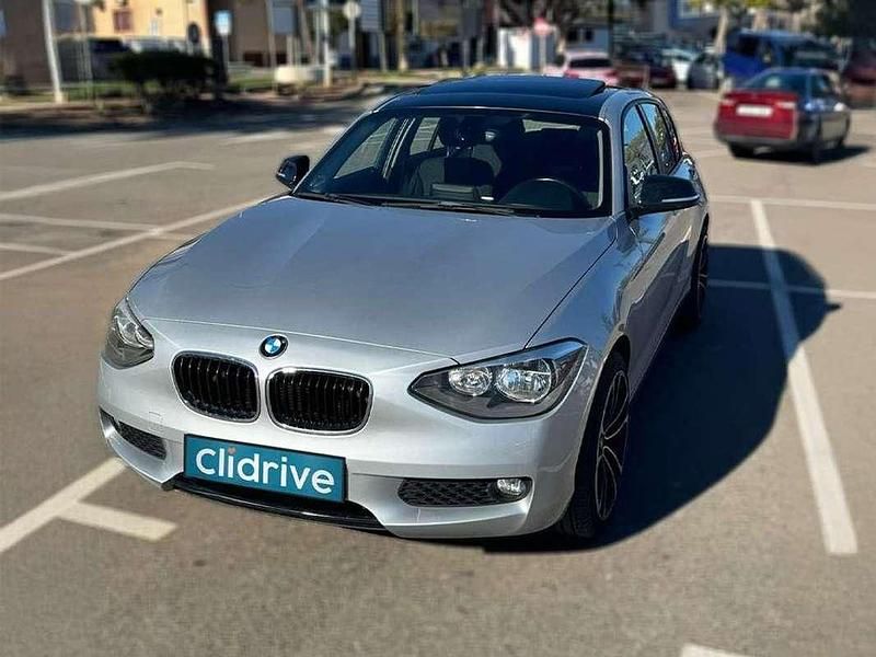 Usado BMW 118 Sport Line 143 CV (105 kW) 2011 Gris Utilitario