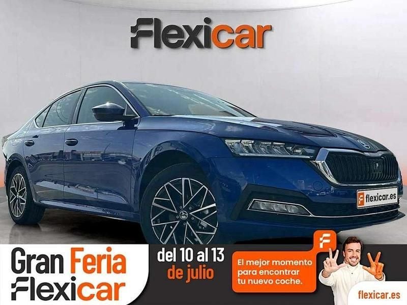 Azul Nuevo 2025 Skoda Octavia SportLine Berlina | 27.890 € (Precio justo) - Imagen 1/4