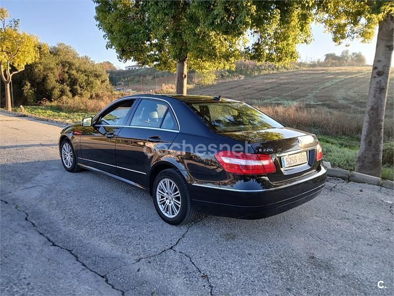 Usado Mercedes E220 Elegance 170 CV (125 kW) 2009 Negro Berlina
