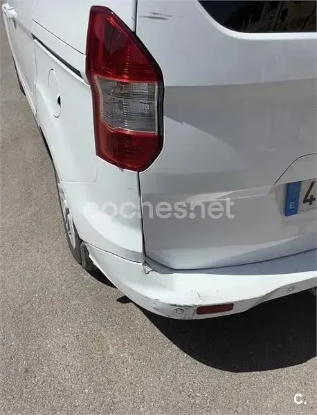 Usado Ford Tourneo Courier Titanium 100 CV (73 kW) 2017 Blanco Monovolumen