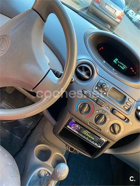 Usado Toyota Yaris Luna 68 CV (50 kW) 1999 Rojo Berlina