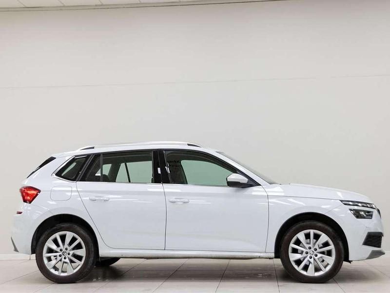 Usado Skoda Kamiq Ambition 110 CV (80 kW) 2021 Blanco SUV
