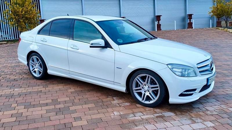 Usado Mercedes 200 Avantgarde 136 CV (100 kW) 2010 Blanco Berlina