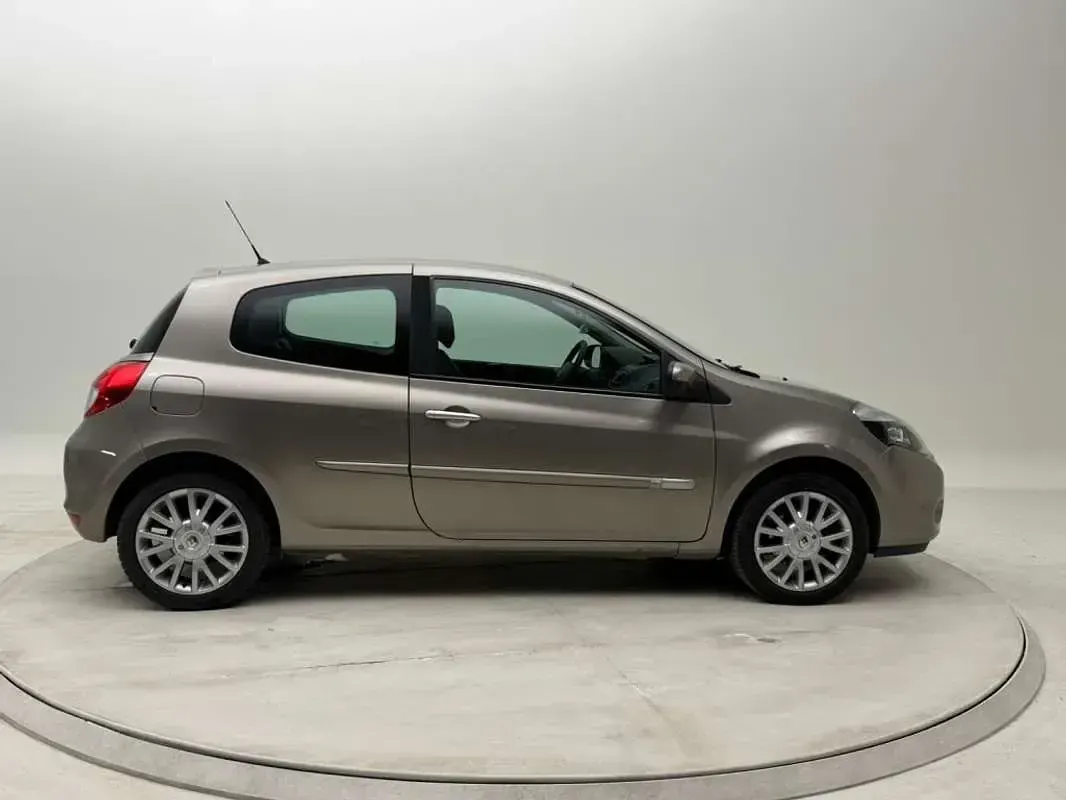 Usado Renault Clio II Authentique 86 CV (63 kW) 2009 Beige Utilitario