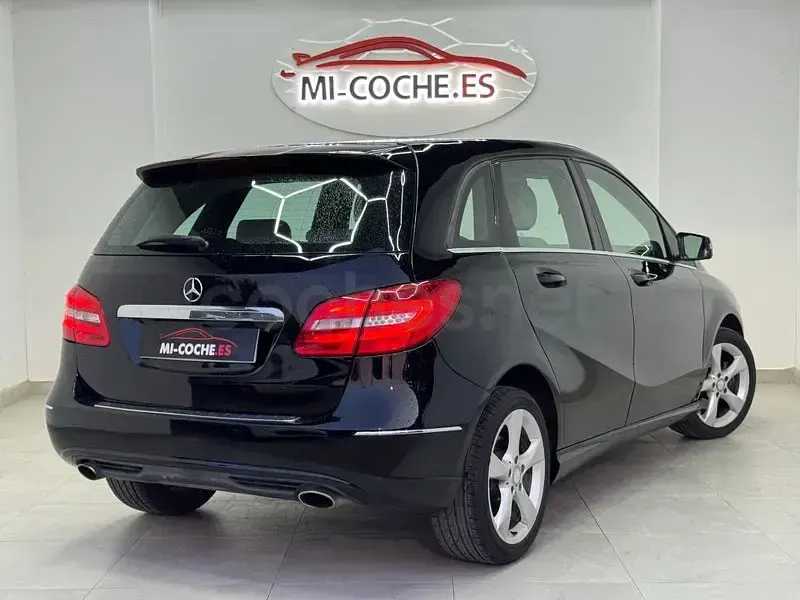 Usado Mercedes B180 109 CV (80 kW) 2012 Negro Utilitario