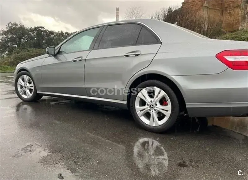 Usado Mercedes E220 Elegance 170 CV (125 kW) 2009 Gris / plata Berlina