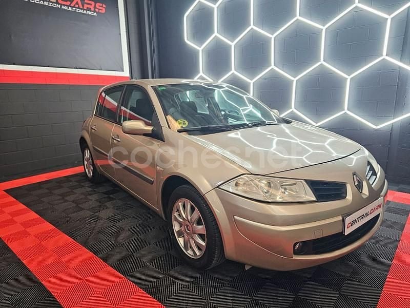Amarillo Usado 2007 Renault Mégane II Dynamique Berlina | 4390 € (Precio justo) - Imagen 1/4