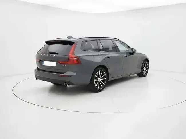 Usado Volvo V60 Momentum 197 CV (144 kW) 2022 Gris Familiar