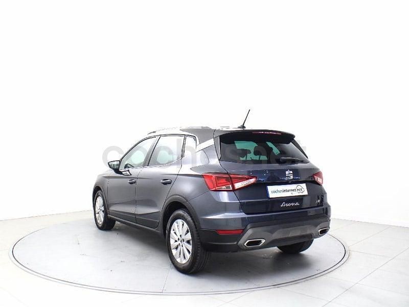 Usado Seat Arona FR 110 CV (80 kW) 2022 Gris / plata SUV
