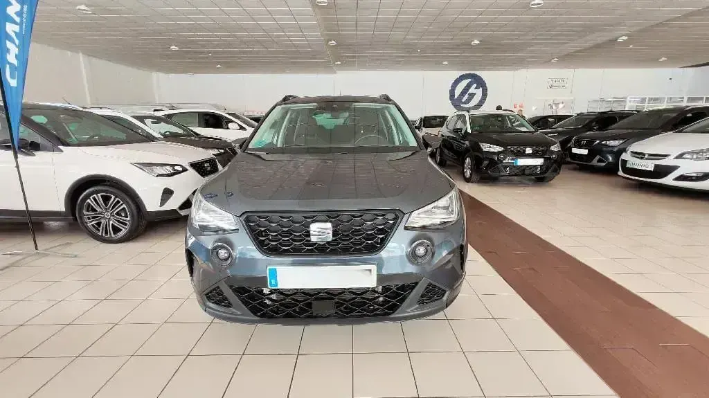 Usado Seat Arona Style 115 CV (84 kW) 2025 Gris SUV