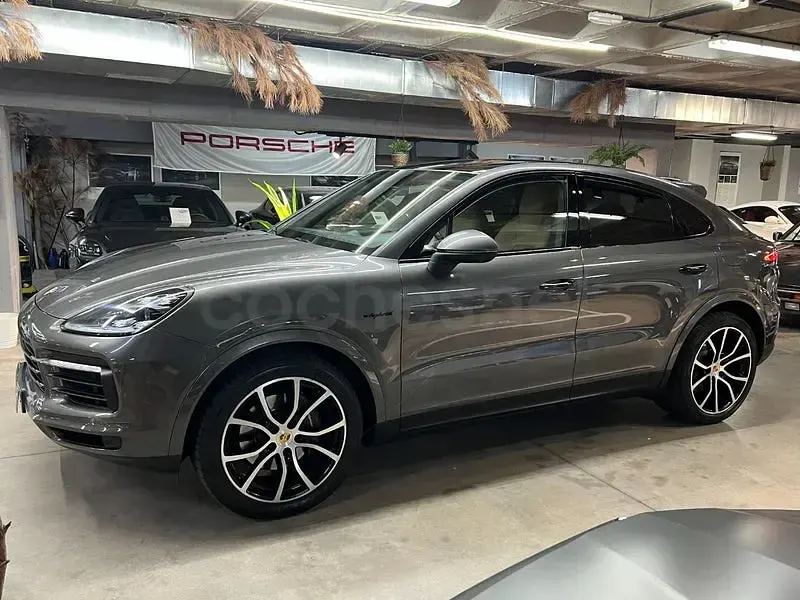 Usado Porsche Cayenne 462 CV (339 kW) 2020 Gris / plata SUV
