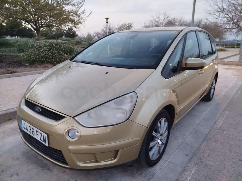 Usado Ford S-MAX Titanium 140 CV (102 kW) 2008 Beige Monovolumen