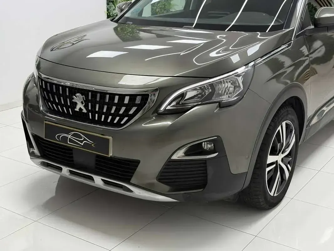 Usado Peugeot 3008 Allure 131 CV (96 kW) 2020 Verde SUV