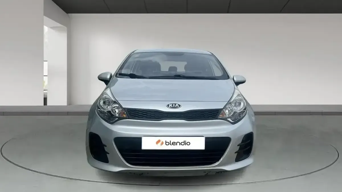 Usado Kia Rio 84 CV (61 kW) 2016 Gris Utilitario
