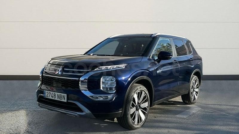 Usado Mitsubishi Outlander P-HEV 306 CV (225 kW) 2025 Azul SUV