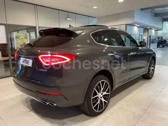 Usado Maserati Levante 430 CV (316 kW) 2017 Gris / plata SUV