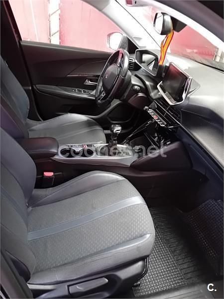 Usado Peugeot 2008 Allure 130 CV (95 kW) 2020 Negro SUV