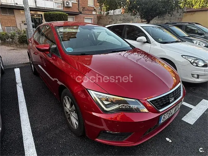 Usado Seat Leon Reference 110 CV (80 kW) 2017 Rojo Berlina