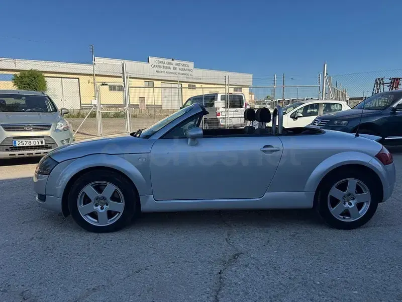 Usado Audi TT Roadster 150 CV (110 kW) 2002 Gris / plata Descapotable