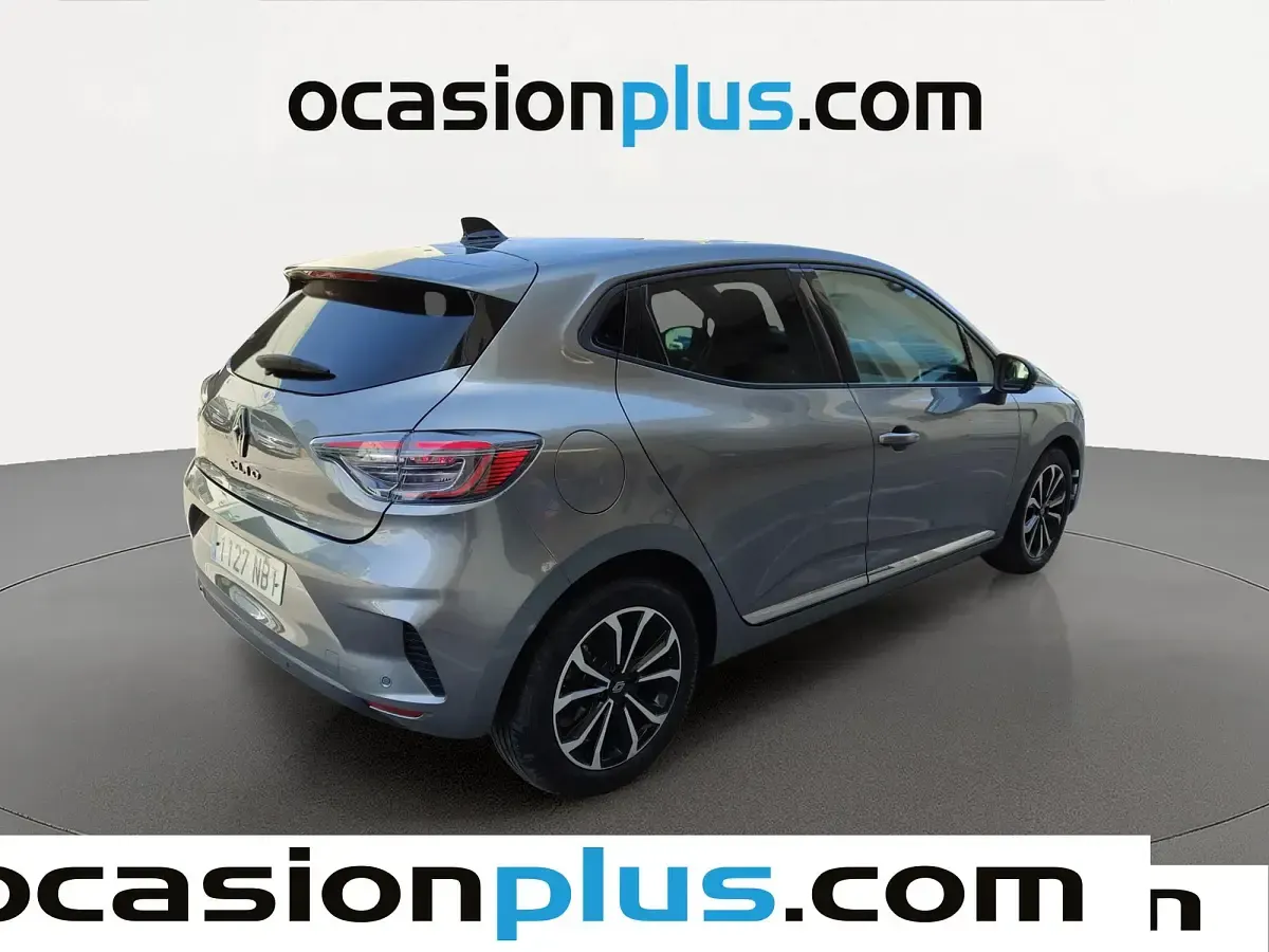 Usado Renault Clio Techno 101 CV (74 kW) 2025 Gris Utilitario