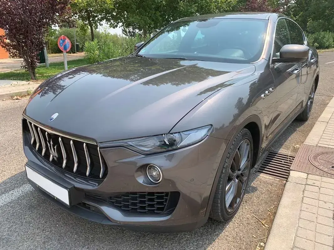 Usado Maserati Levante 275 CV (202 kW) 2018 Gris SUV
