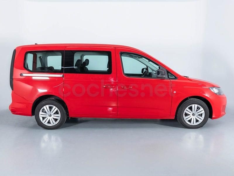 Usado VW Caddy Maxi 122 CV (89 kW) 2024 Rojo Monovolumen