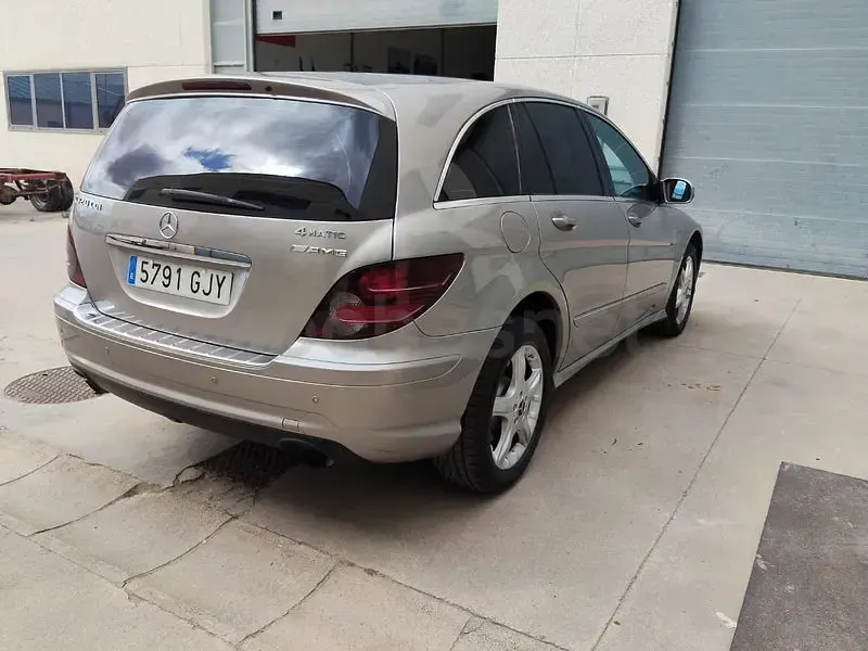 Usado Mercedes R320 224 CV (164 kW) 2009 Beige Monovolumen