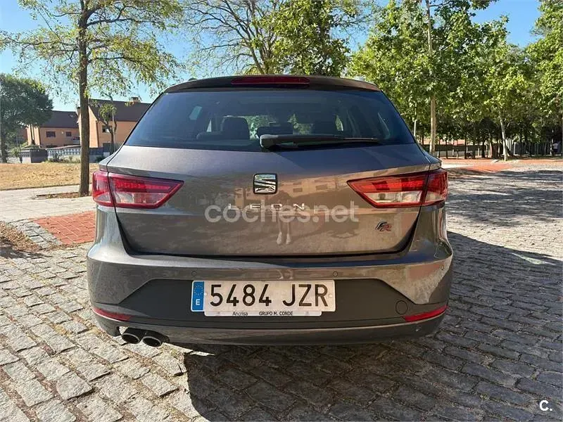 Usado Seat Leon ST FR 150 CV (110 kW) 2017 Gris / plata Familiar