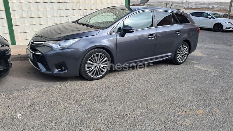Usado Toyota Avensis Executive 150 CV (110 kW) 2016 Marrón Berlina