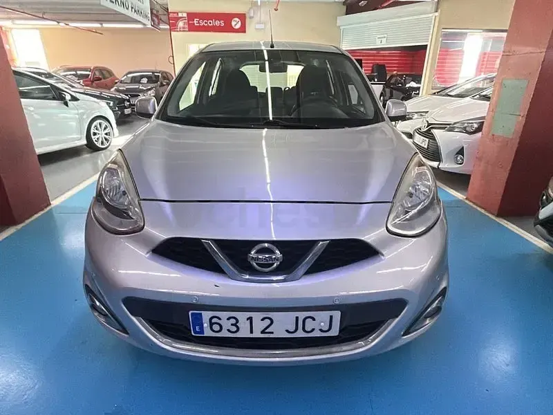 Usado Nissan Micra Acenta 80 CV (58 kW) 2016 Gris / plata Utilitario