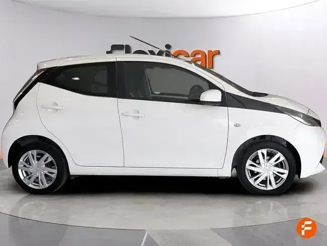 Usado Toyota Aygo X-cite 69 CV (50 kW) 2017 Blanco Utilitario