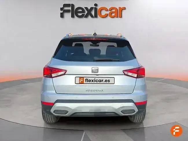 Usado Seat Arona Xperience 110 CV (80 kW) 2022 Gris SUV