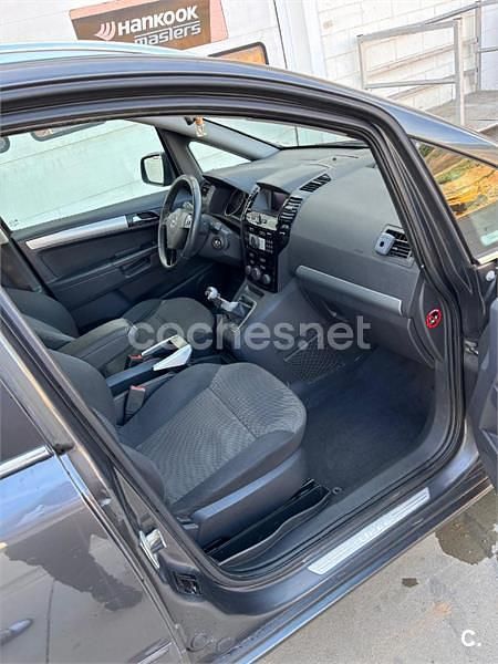 Usado Opel Zafira Essentia 110 CV (80 kW) 2010 Gris / plata Monovolumen
