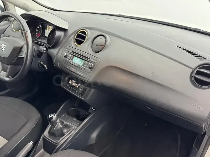 Begagnad Seat Ibiza Reference 70 HK (51 kW) 2014 Vit Sedan