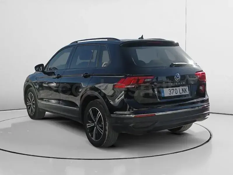 Usado VW Tiguan Life 150 CV (110 kW) 2021 Negro SUV