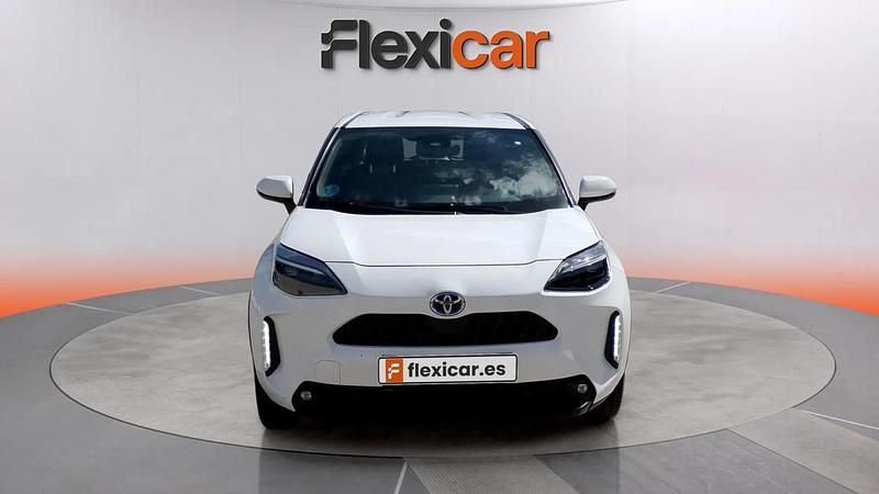 Käytetty Toyota Yaris Hybrid Active 116 HP (85 kW) 2022 Valkoinen