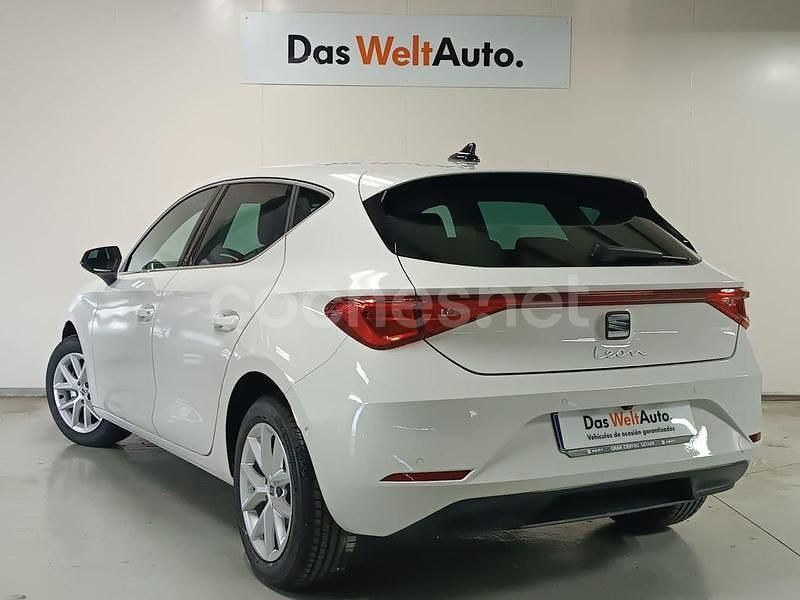 Usado Seat Leon Style 116 CV (85 kW) 2025 Blanco Berlina