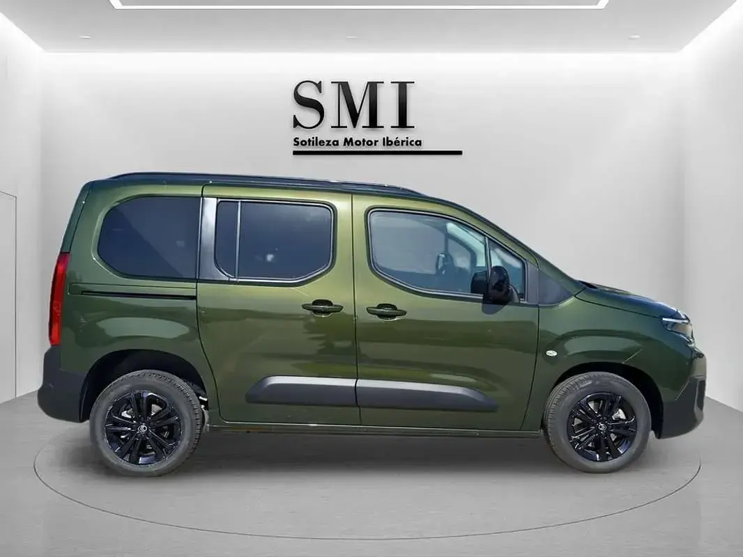 Usado Citroën Berlingo 102 CV (75 kW) 2024 Verde Monovolumen