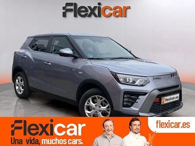 Gris Usado 2025 Ssangyong (KGM) Tivoli SUV | 18.990 € (Un poco caro) - Imagen 1/4