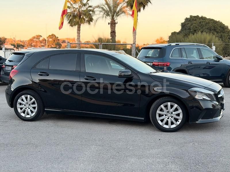 Usado Mercedes A180 109 CV (80 kW) 2017 Negro Berlina