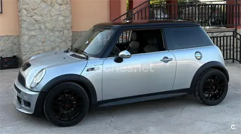 Usado Mini John Cooper Works 210 CV (154 kW) 2005 Gris / plata Utilitario