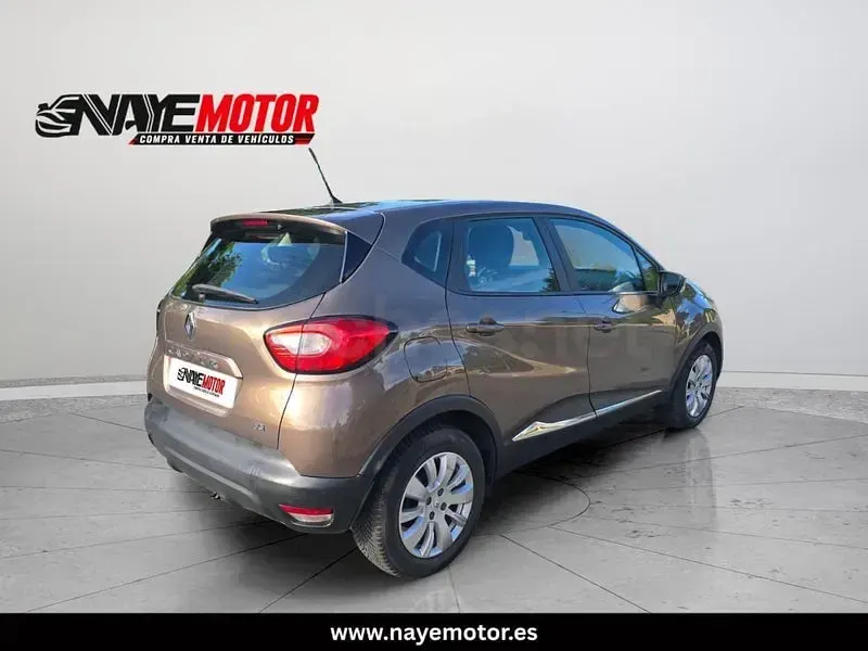 Usado Renault Captur Life 90 CV (66 kW) 2013 Marrón SUV