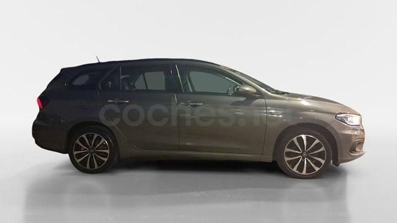 Usado Fiat Tipo Easy 95 CV (69 kW) 2018 Gris / plata Berlina