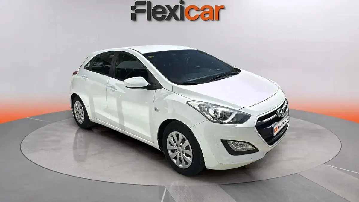 Usado Hyundai i30 100 CV (73 kW) 2015 Blanco Utilitario