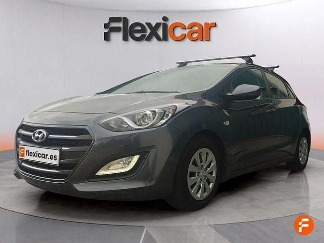 Usado Hyundai i30 100 CV (73 kW) 2017 Gris / plata Berlina