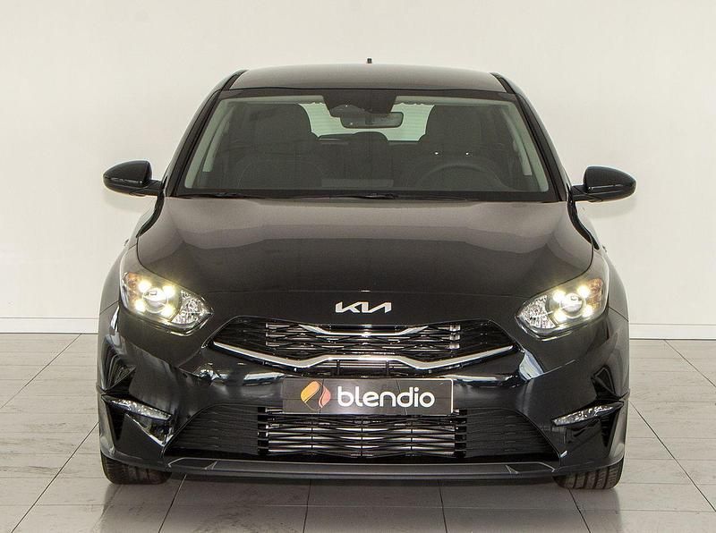 Usado Kia Ceed 100 CV (73 kW) 2024 Negro Utilitario