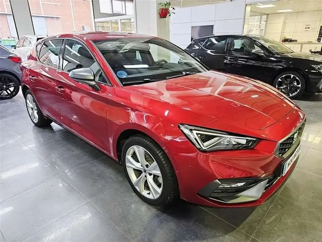 Usado Seat Leon FR 204 CV (150 kW) 2024 Rojo Utilitario