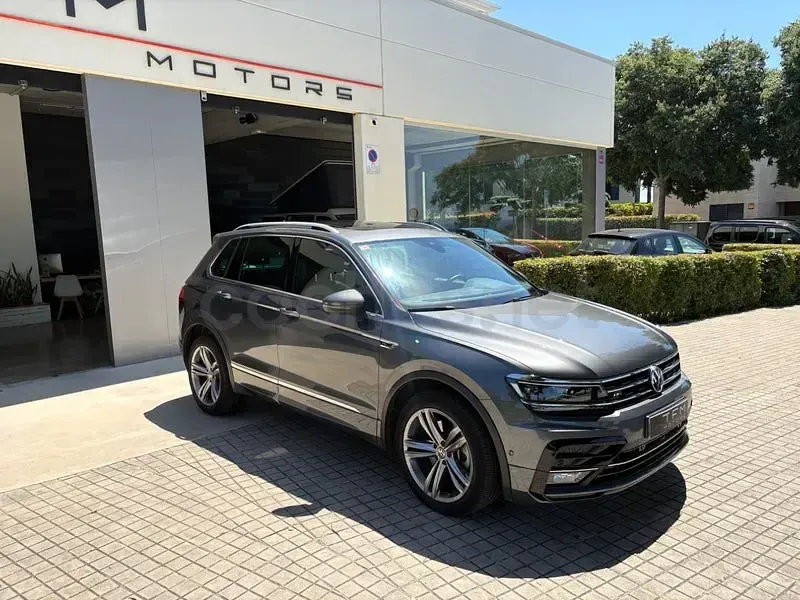 Usado VW Tiguan Sportline 190 CV (139 kW) 2019 Gris / plata SUV