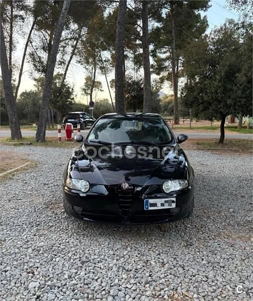 Usado Alfa Romeo 147 Progression 105 CV (77 kW) 2004 Negro Utilitario